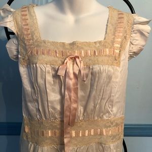 Vintage 1940/1950s night gown!  Radcliffe design